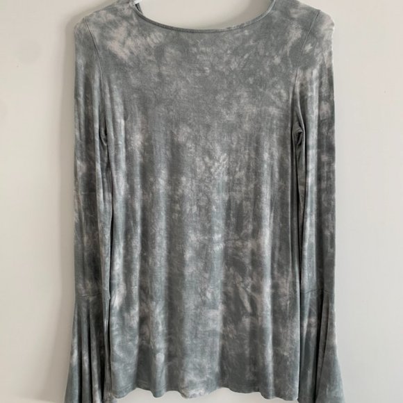 Long Sleeved Flair Wrist Shirt - Picture 2 of 2